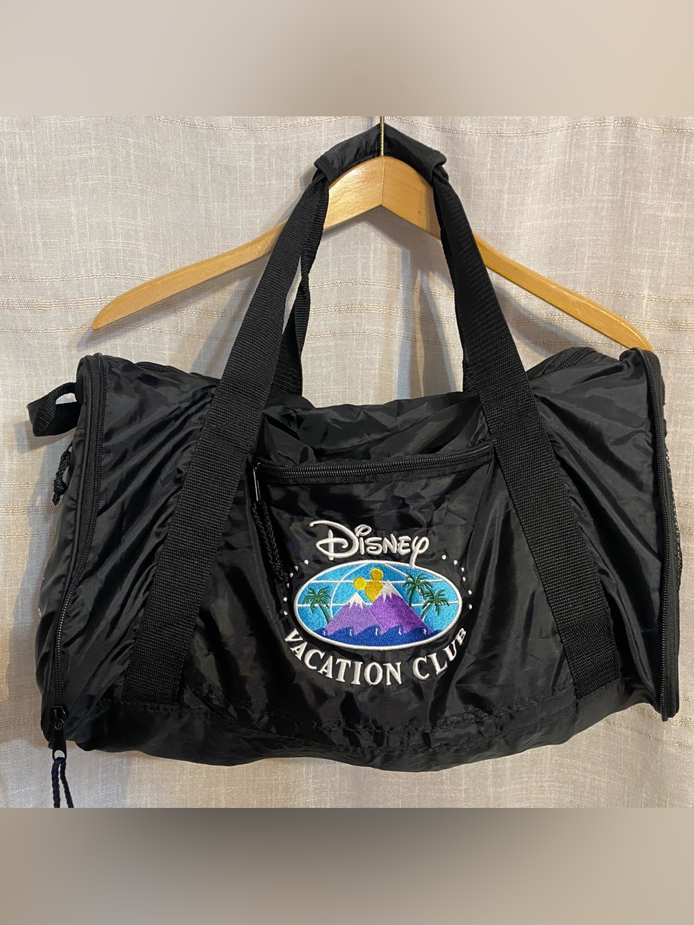 Vtg & Retired Disney Vacation Club DVC Member Exclusive Black Nylon Duffel Bag
